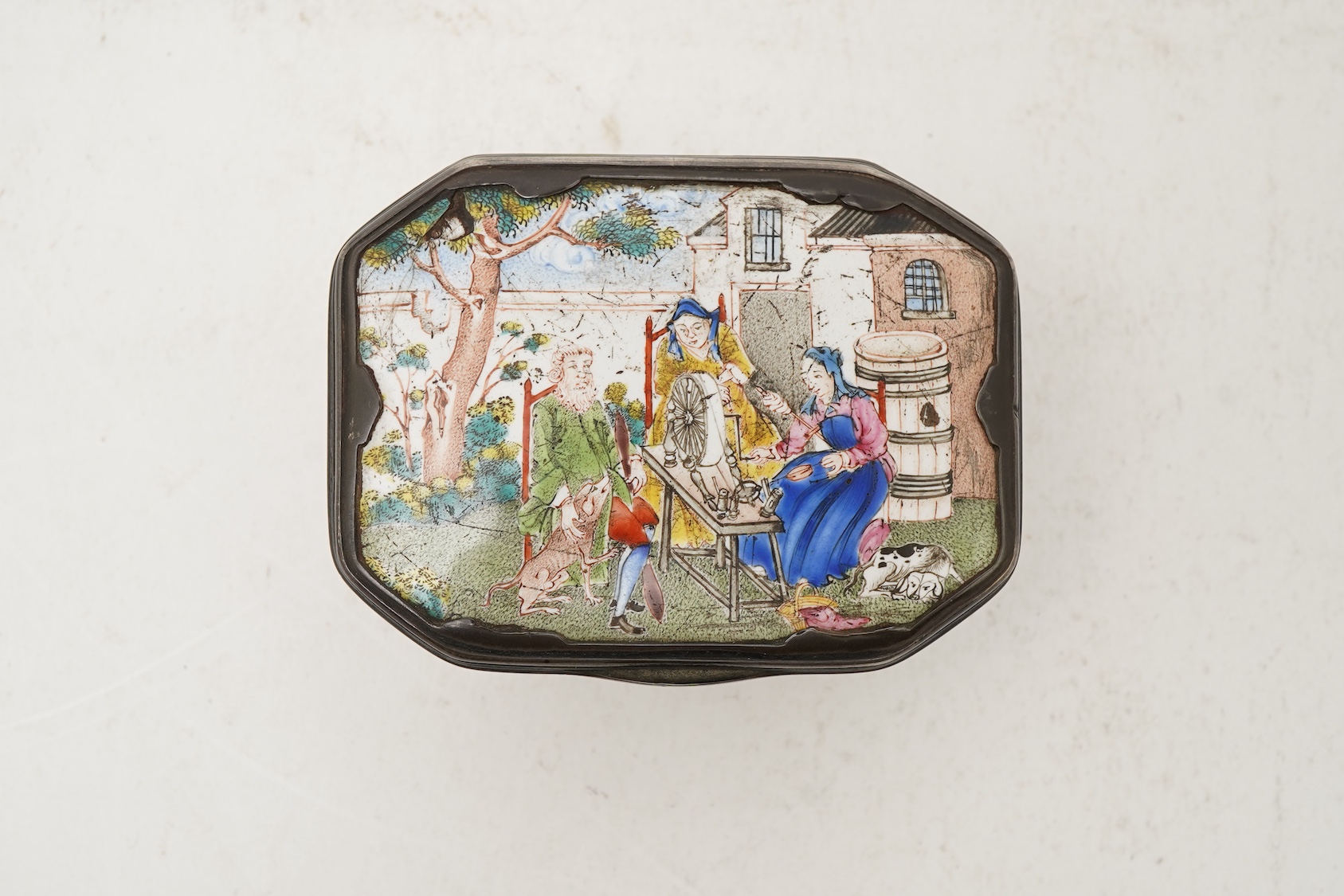 A Chinese Guangzhou enamel European subject snuff box, 18th century